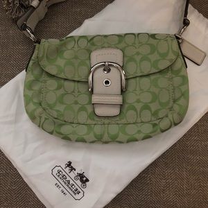 Coach - green signature one strap bag